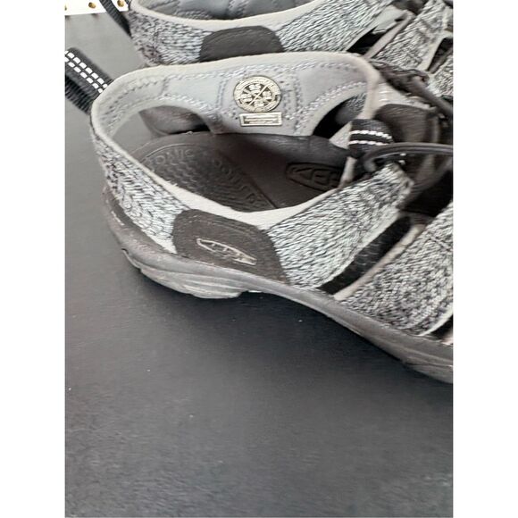 Keen Newport closed toe water sandals size 9.5 main image 10